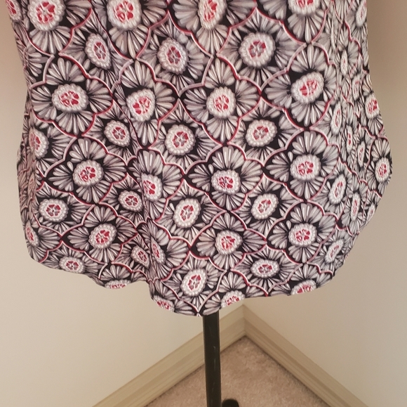 Silky Floral Reitmans Tank Top - Picture 4 of 9